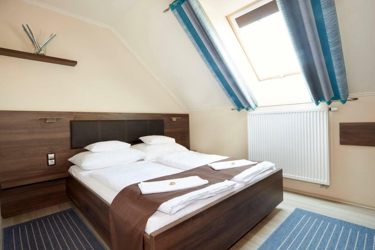 Bed and Breakfast Ludvig Panzio à Villány Extérieur photo