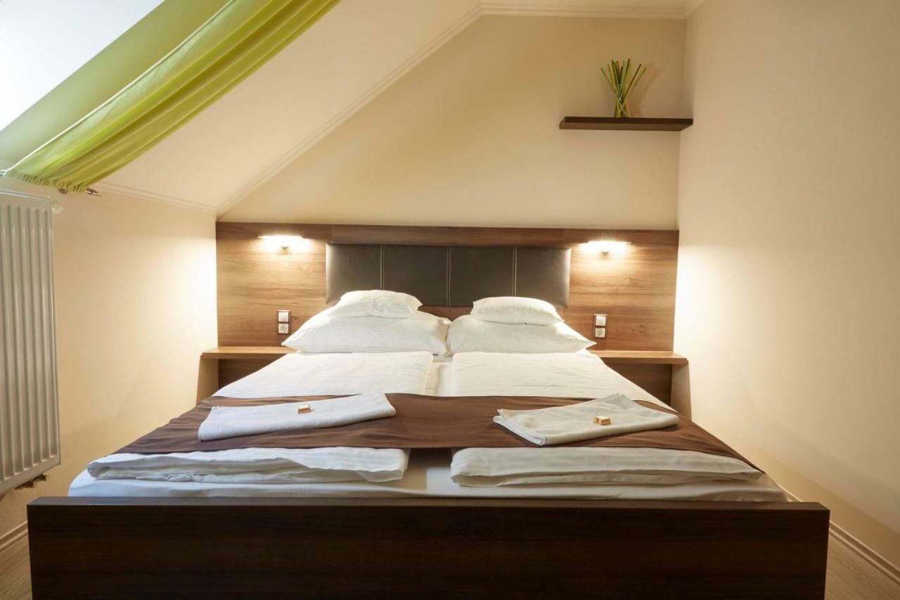Bed and Breakfast Ludvig Panzio à Villány Extérieur photo