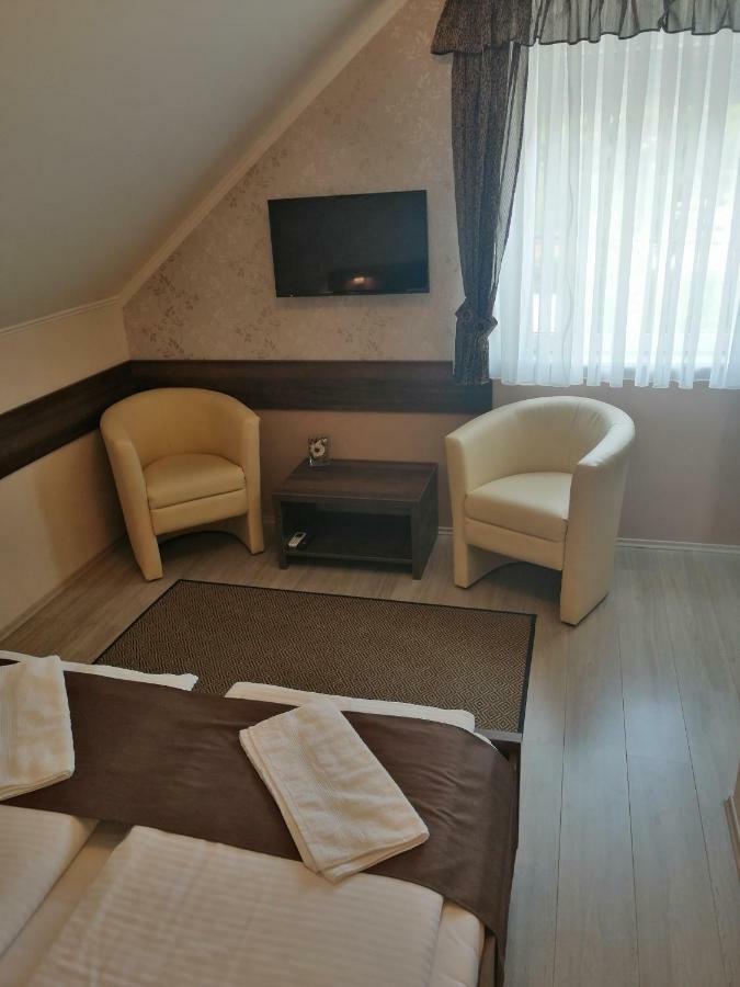 Bed and Breakfast Ludvig Panzio à Villány Extérieur photo